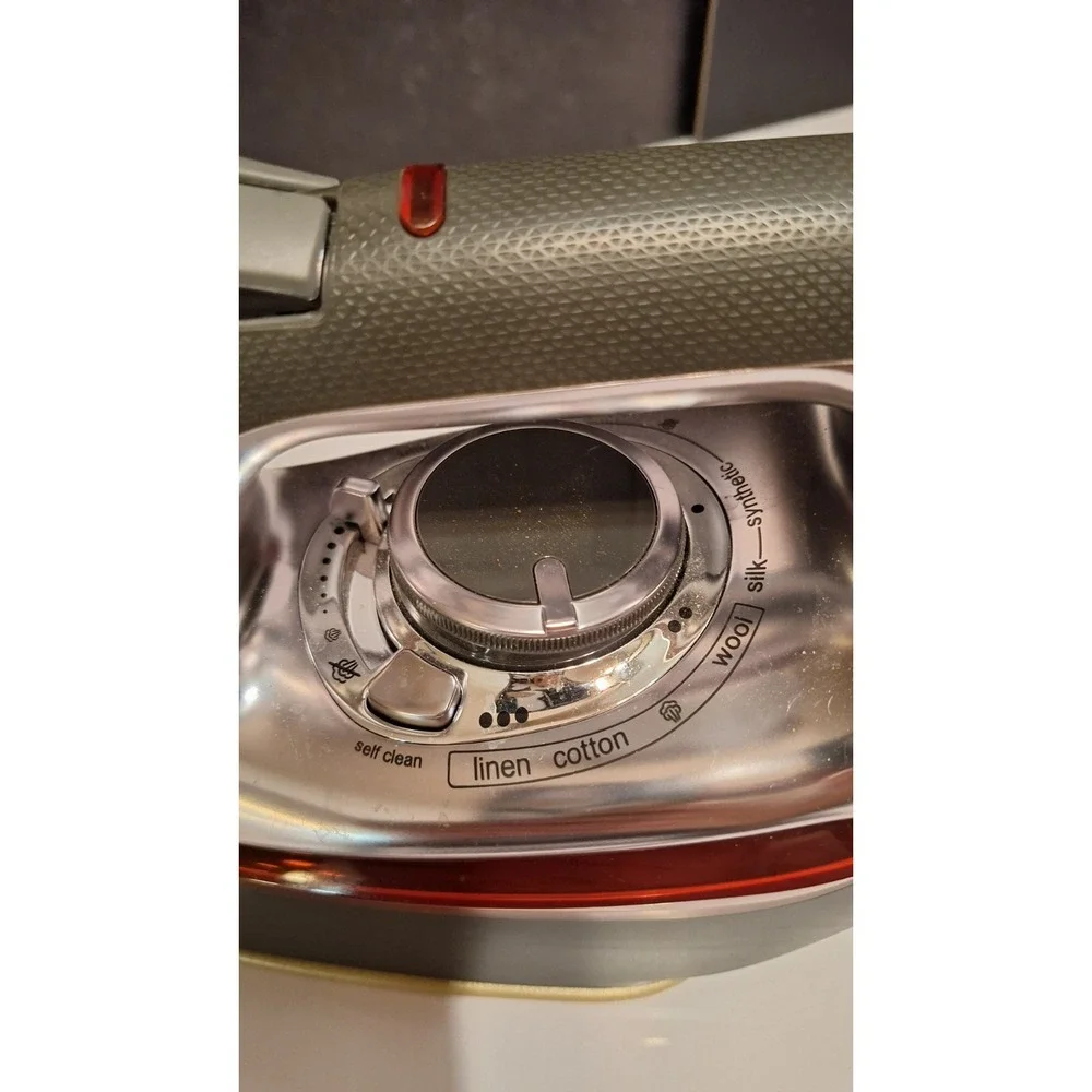 CHI ELECTRONIC STEAM IRON RETRACTABLE CORD TITANIUM CERAMIC 1700W